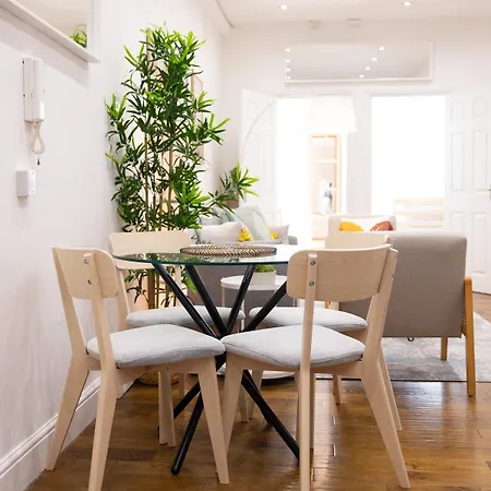 Bright And Cosy Home 100M From Trafalgar Square London Exterior photo