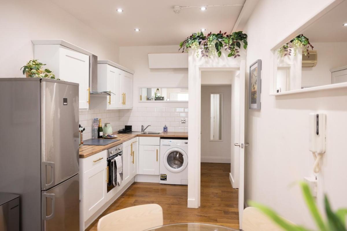Bright And Cosy 100m From Trafalgar Square * Londra